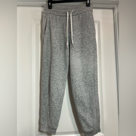 Lululemon Light Gray Scuba Jogger 7/8 Length-Minor Flaw - Picture 6 of 11